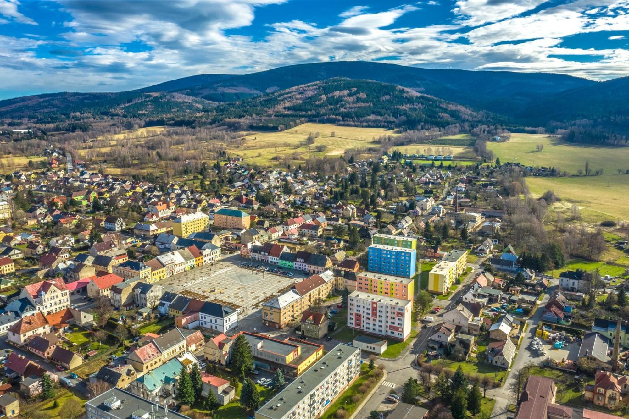 Ubytovani Na Namesti Nove Mesto pod Smrkem Esterno foto